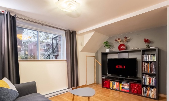 Nouveau-Rosemont Apartment | L'Éco-logis | Downtown | Workspace
