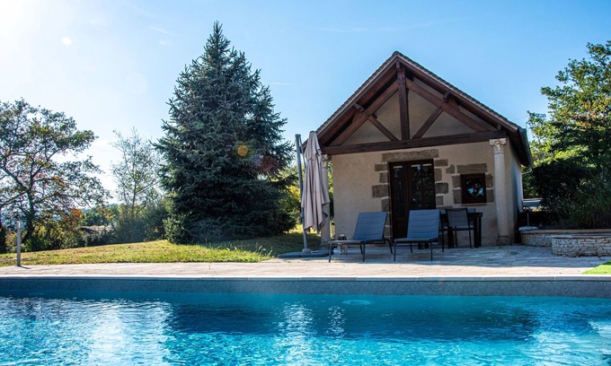 Astaillac House | L'Eden de Georges - relaxation with heated pool and private out-door escape range