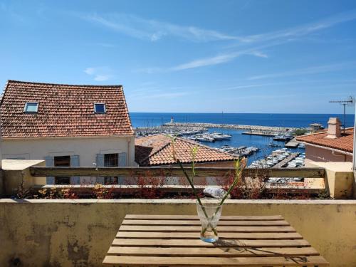 Sausset-les-Pins Apartment | L'ESCAPADE - Vue MER & TERRASSE - Plage à 100m