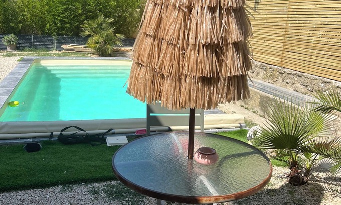 Malemort-du-Comtat Bed & Breakfast | L'esquirou house type 2