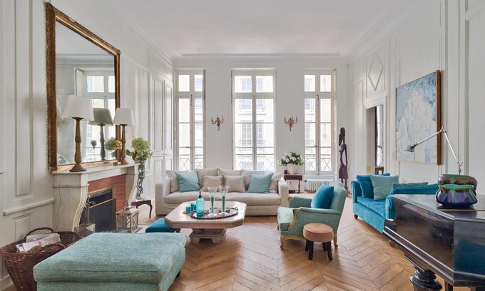 Les Iles Apartment | L'ile Saint-Louis by Weekome