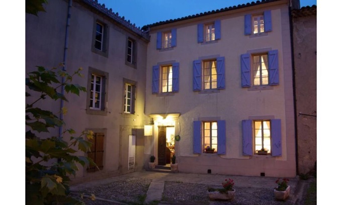 Leran House | L’Impasse du Temple - Superb Holiday 1 BR, beautiful gardens, salt water pool