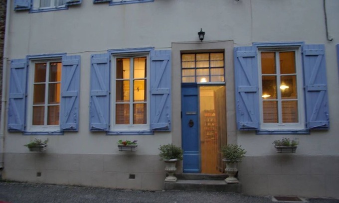 Leran House | L’Impasse du Temple - Superb Holiday 1 BR, beautiful gardens, salt water pool