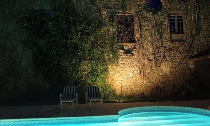 Leran House | L’Impasse du Temple - Superb Holiday 1 BR, beautiful gardens, salt water pool