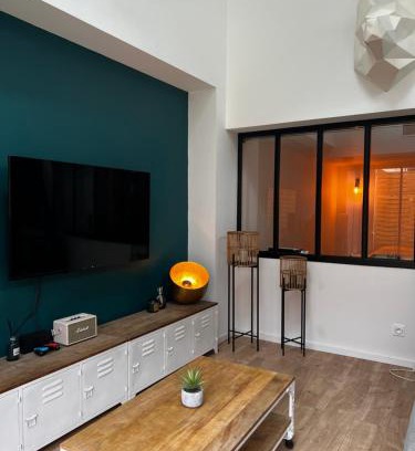 Concarneau Apartment | L'Usine du centre ville avec parking privé 2 véhicules et extérieur