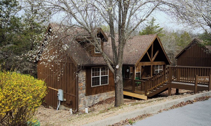Reeds Spring Cabin | L076, 2Br, 2ba Cabin September Special: Save on Stays 3+ Nts SEE DESC.BELOW