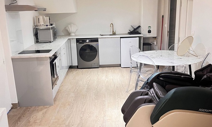 Livry-Gargan Apartment | L09 - Aéroport, Paris, Disney, Parc des Expositions by Villa Dengous