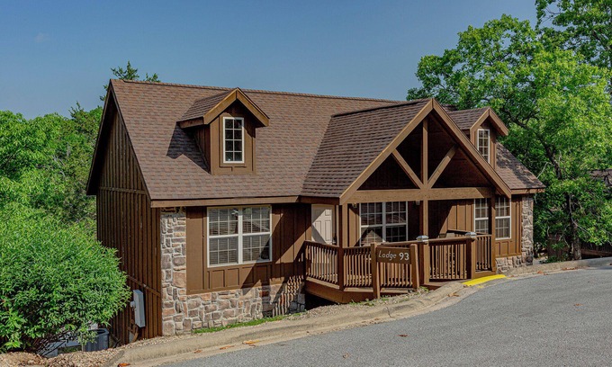 Reeds Spring Cabin | L093, 2Br Cabin, Pets; Getaway for Less – 15% Off 3+ Nts SEE DESC. BELOW