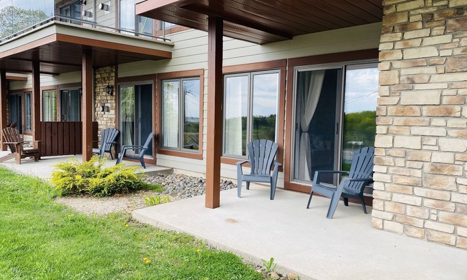 Bromont Apartment | L104-Condo ski in ski out /vélo in vélo out