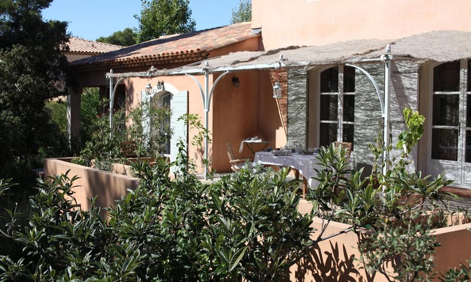 Saint-Marc-Jaumegarde Bed & Breakfast | La Bastide De L'aube Chambre d hôtes