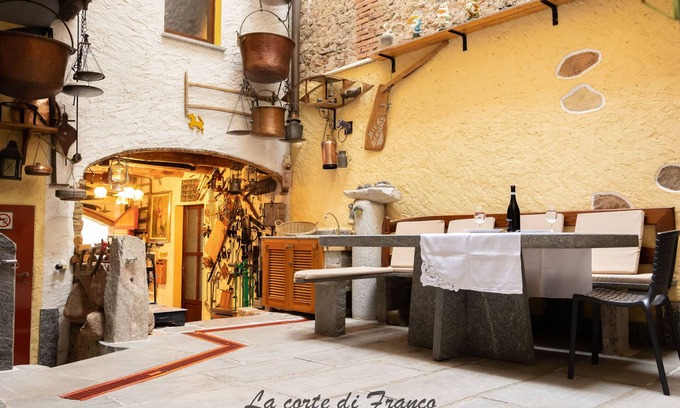 Brusimpiano Apartment | La Bella [Franco's Court]