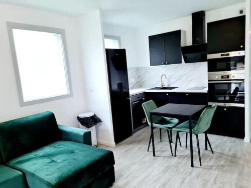 Alfortville Apartment | La Belle Emeraude-Appart cosy proche Paris avec parking