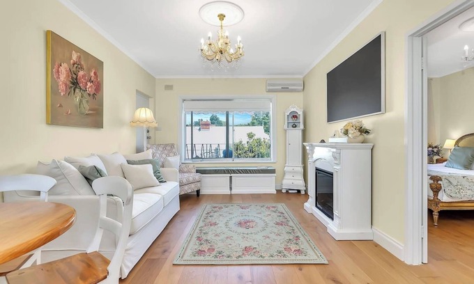 Unley Apartment | La Belle Fleur Vintage Allure near Parklands and CBD