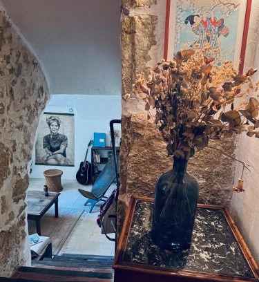 Lauris House | La Biscornue