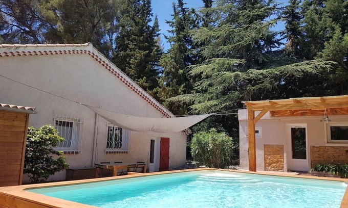 La Ciotat Ski Chalet | La Briandière. Air con, pool, garden, internet.