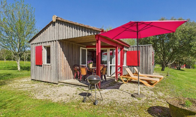 Salignac-Eyvignes Ski Chalet | La Brousse No. 1 - pool - sleeps 5 with garden