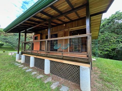 Tayutic House | La cabana de Tata books, nature, and contemplation