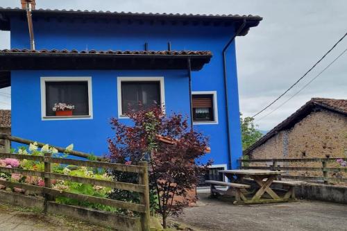 Perlleces House | La Casa Azul