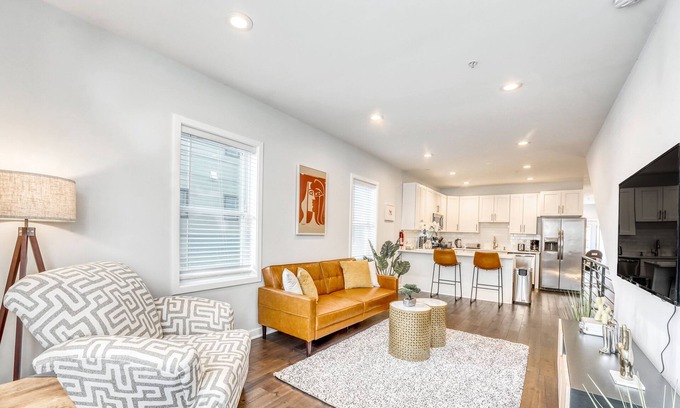 Trinidad Condo | "La Casa Bianca" Fabulous 3 Bed Home next to H St & Union Market