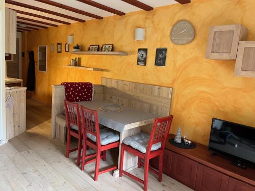 Passo del Tonale Apartment | La Casa Bianca - ski, hike & bike