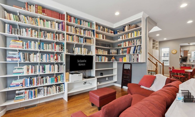 Eckington House | La Casa del Professore - 4BR/3.BA, Free St. Parking, Spacious Deck & Yard