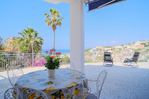Alcamo Marina House | La Casa delle Ginestre