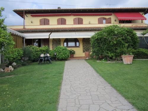Montignoso Bed & Breakfast | La Casa Gialla A MONTIGNOSO