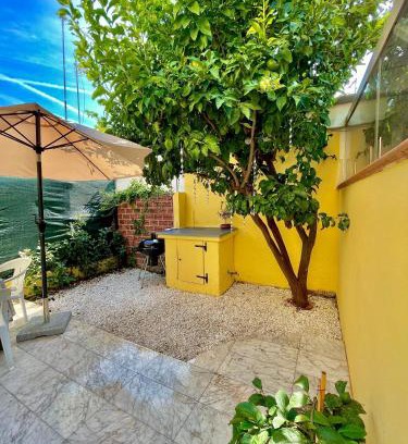 Marina di Carrara House | La Casina dei Limoni