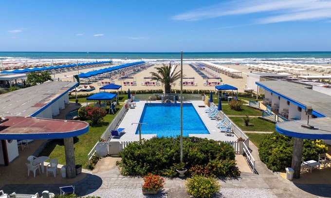 Lido di Camaiore Apartment | La Casina Del Pescatore On the Beach