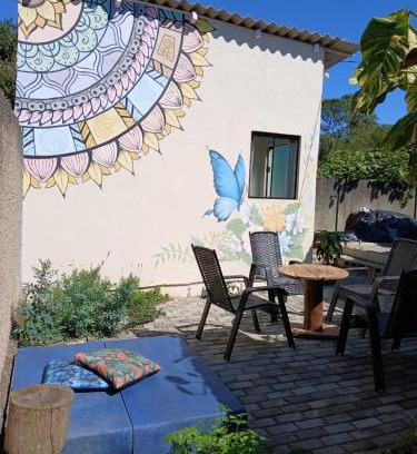 Meia Praia House | La Casita Casa Familiar Hospedagem e Camping Urbano