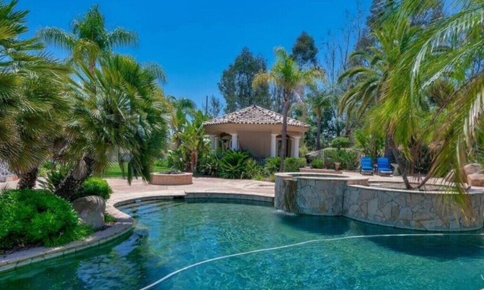 Poway House | La Casita De Poway in San Diego, super close to great hiking trails.