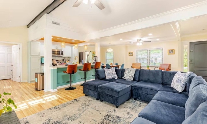 West Ashley House | La Casita, La Casita| Cozy Retreat Close to Downtown