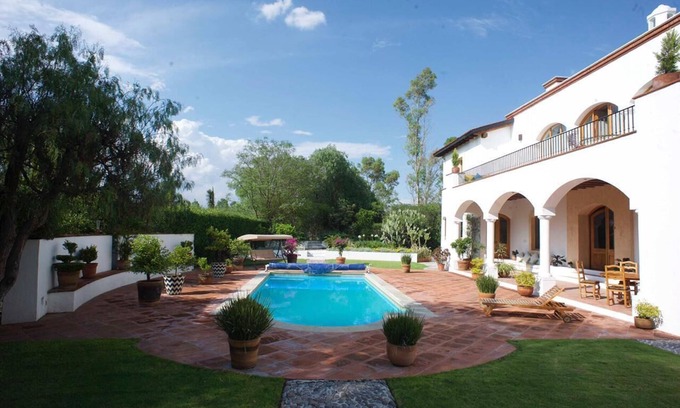El Pueblito Hotel | La Casona de los Colibríes