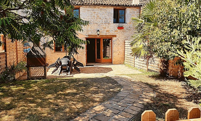 Saint-Just-Luzac House | La Cave. 3 bedroom house