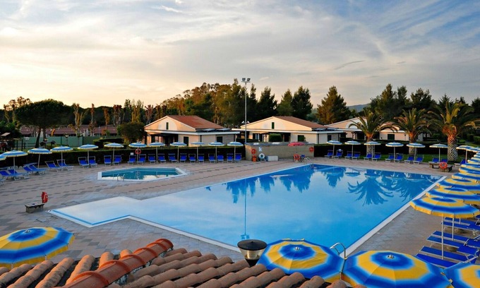 Marina di Cecina Apartment | La Cecinella Apartment 5 in Cecina, pool use A/C