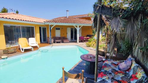Gujan-Mestras Apartment | La chambre Soleil