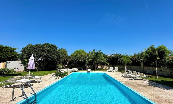 Galugnano Villa | La Chiesura, three apartments in villa with private pool
