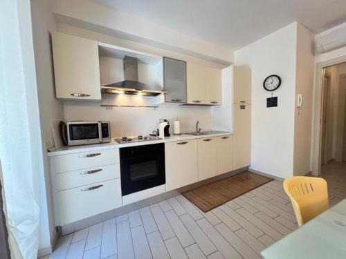 Villasimius Apartment | La chiocciola di Beniamino, Villasimius appartamento confort, parking gratuito, fronte bus Arst, navetta mare e postazione noleggio monopattini elettrici