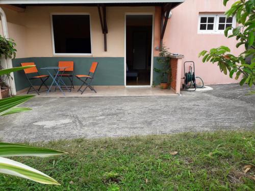 Petit Bourg Apartment | LA COLOMBE