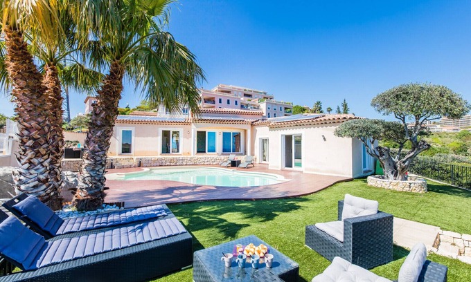 Saint Pierre de Feric Villa | LA CORNICHE D'ARGENT VI4136 by RIVIERA HOLIDAY HOM