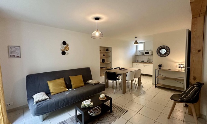 Pont-Saint-Esprit Apartment | la dolce vita fully-equipped gite with terrace