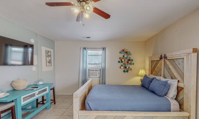 Rio Rancho Apartment | La Escapada, Master Suite w Washer/Dryer
