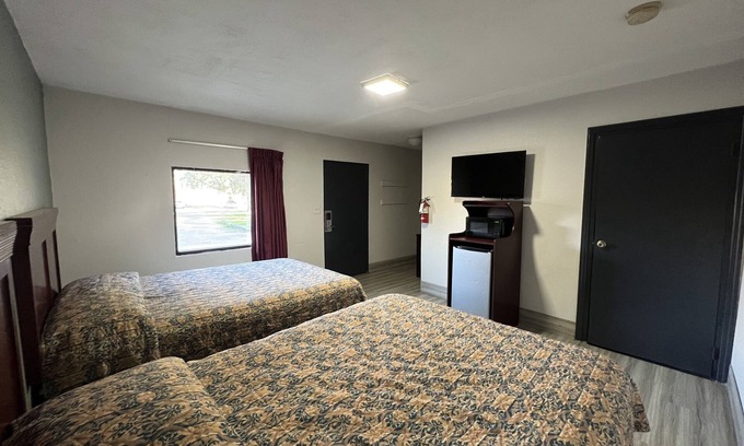 Quincy Hotel | La Familia Stay Inn