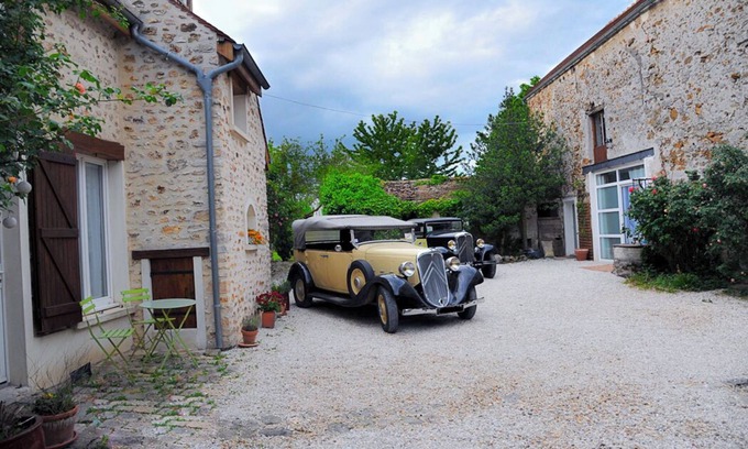 Longjumeau House | La Ferme de Balizy, private gîte with garden & parking. Near Paris Saclay Massy.