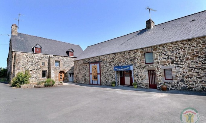 Roz-sur-Couesnon Bed & Breakfast | La ferme de la begossiere