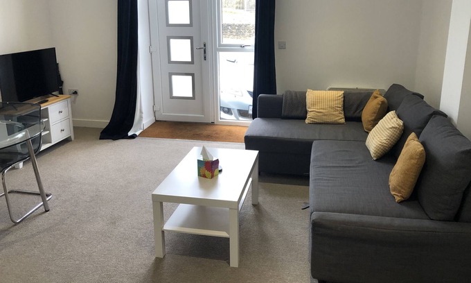 Rushmoor District Apartment | La Fontaine Court Apartments by Aldershot Short Stays