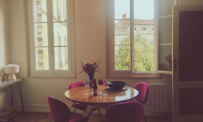 Saint Seurin - Fondaudege House | La Galienne is just a stone's throw from the Jardin Public. All amenities nearby.