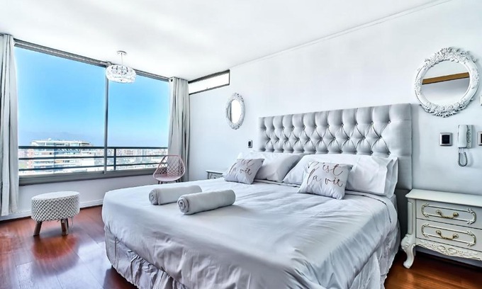 Santiago Apartment | La Gloria Home - 1BR, Mountain View, Pool, Gym, Mall