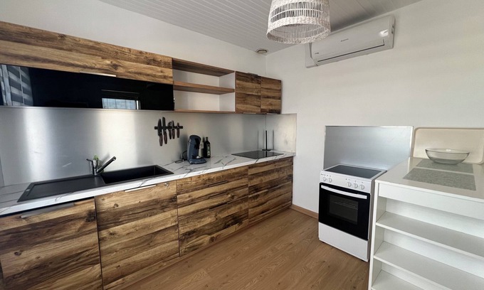 Gouville-sur-Mer House | La gouvillaise 10 people close to shops and sea