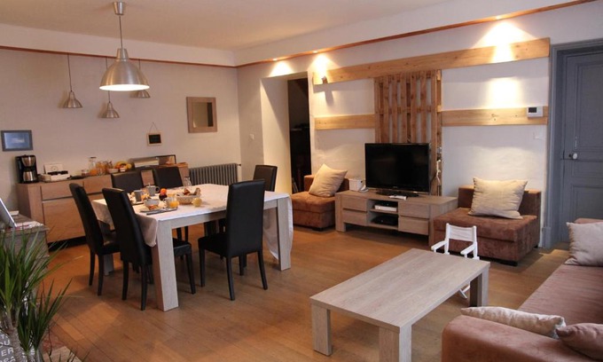 Saint-Priest Bed & Breakfast | La Grange des Griottiers